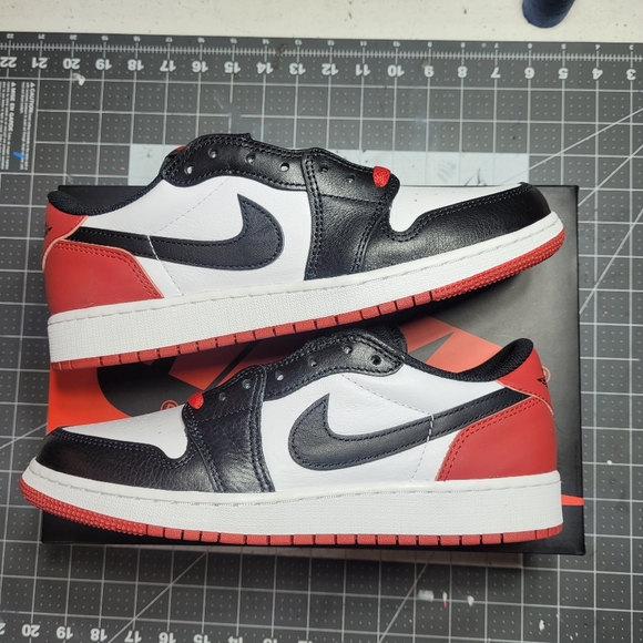 Nike Air Jordan 1 Low OG retro Size 7 youth - Picture 1 of 9